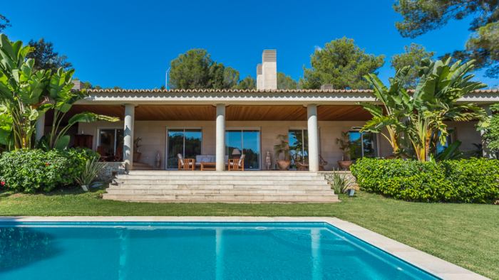 villa-with-garden-in-first-line-to-the-golf-course-in-son-vida-palma-de-mallorca (9)