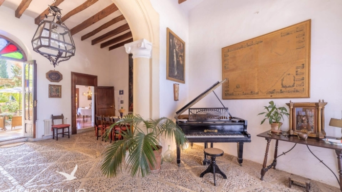 charming-boutique-hotel-in-historic-manor-house-in-algaida_LivingBlue_mallorca (3)